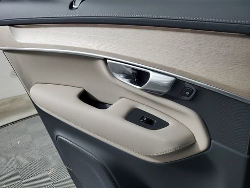 New 2026 Volvo XC90 T8 Ultra w/ Protection Package Premier AWD/4WD image 18