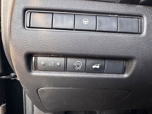 Used 2025 Nissan Rogue SV image 18