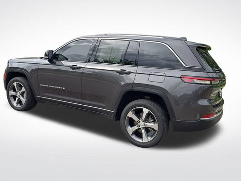 Used 2023 Jeep Grand Cherokee Limited AWD/4WD image 3