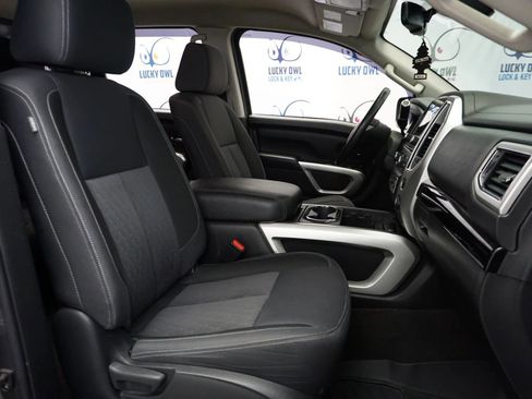 Used 2021 Nissan Titan SV w/ SV Convenience Package image 17