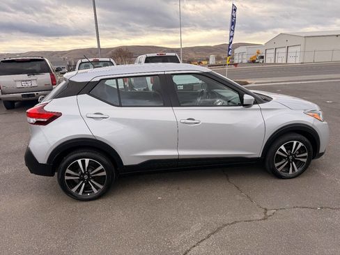 Used 2019 Nissan Kicks SV image 6