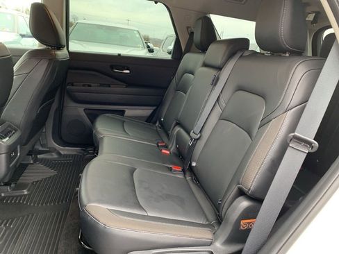 Used 2024 Nissan Pathfinder SL image 13