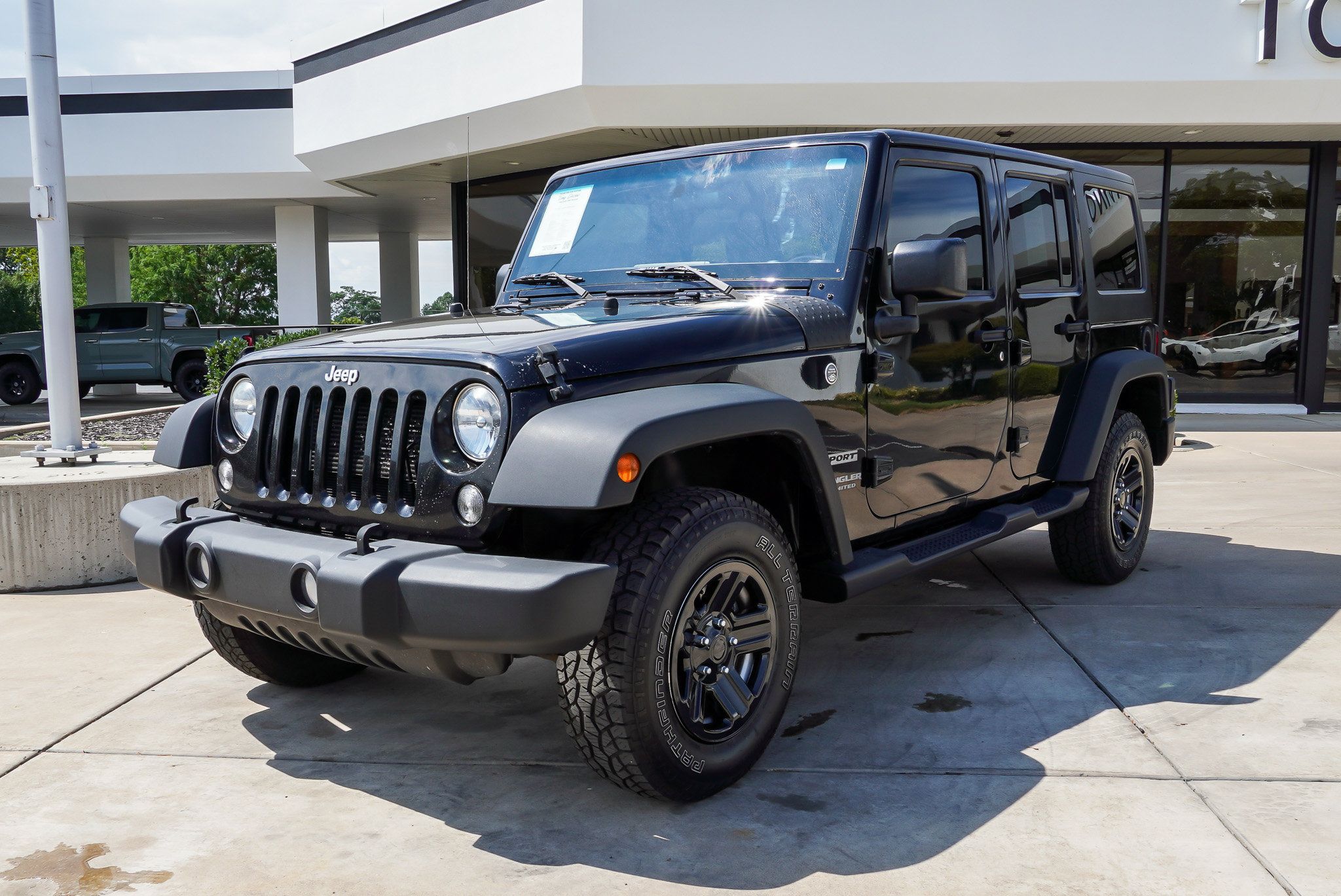 Used 2017 Jeep Wrangler Unlimited Sport w/ Max Tow Package AWD/4WD image 4