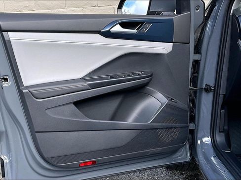 Certified 2024 Volkswagen Taos SE w/ Panoramic Sunroof Package image 22