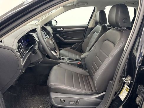 Used 2024 Volkswagen Jetta SE FWD image 19