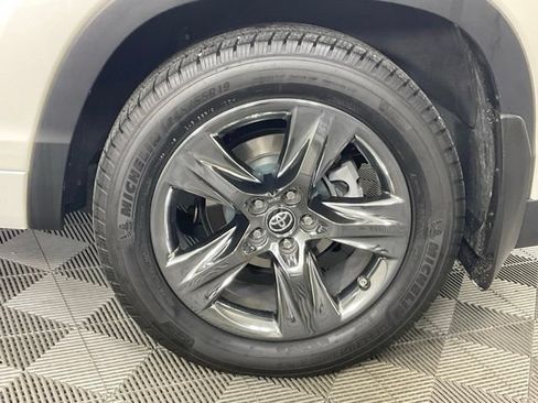 Used 2017 Toyota Highlander Limited Platinum w/ Carpet Mat Package AWD/4WD image 50