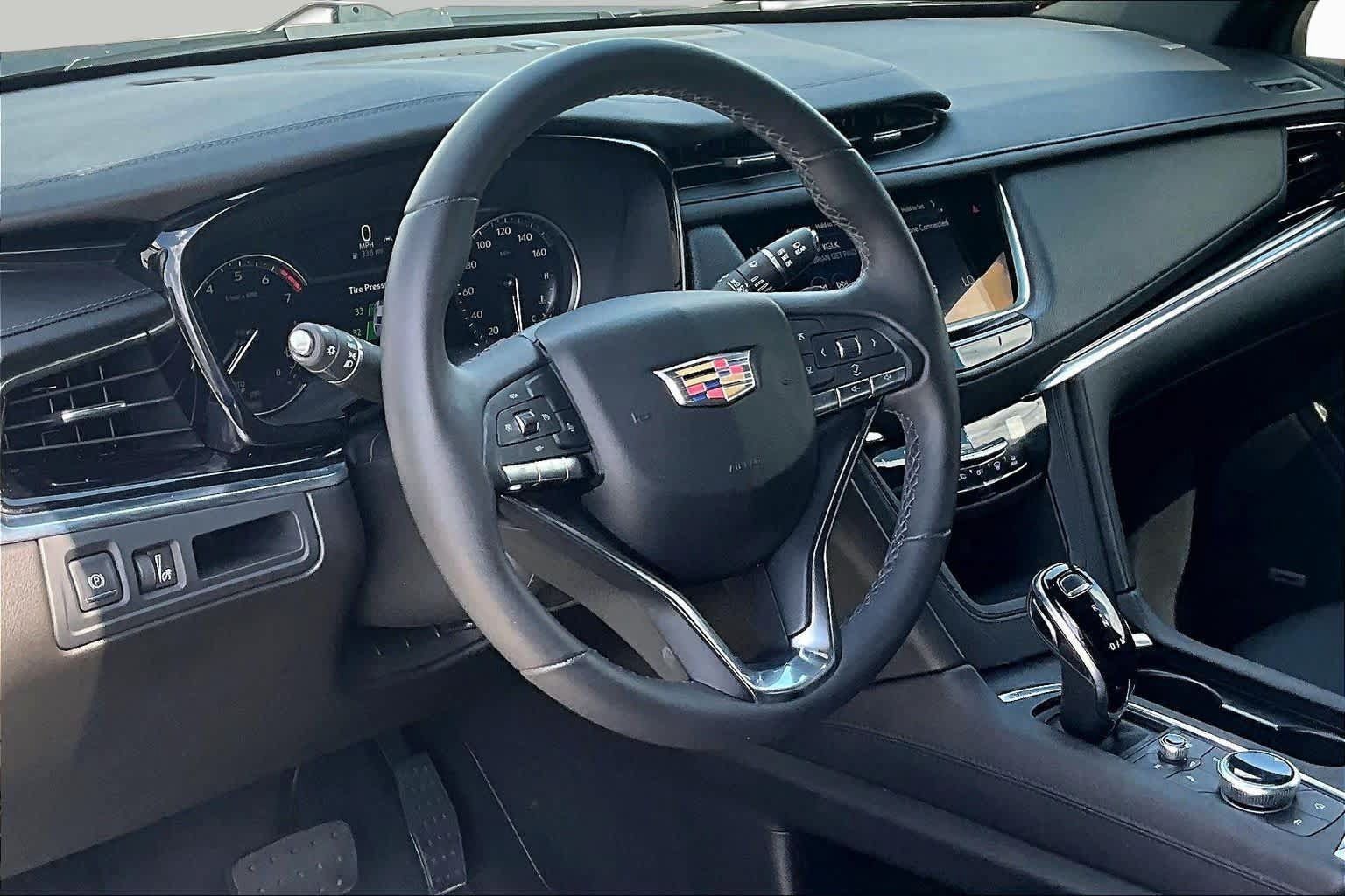 Used 2023 Cadillac XT6 Luxury FWD image 16