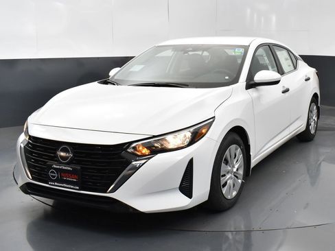 Used 2025 Nissan Sentra S image 3