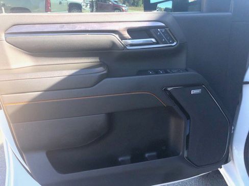 Used 2025 GMC Sierra 2500 AT4 w/ AT4 Premium Plus Package image 19