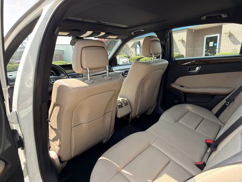 Used 2010 Mercedes-Benz E 350 Sedan image 7