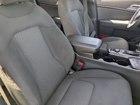 Used 2025 Kia Sportage LX image 11