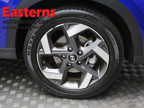 Used 2025 Hyundai Venue SEL image 32