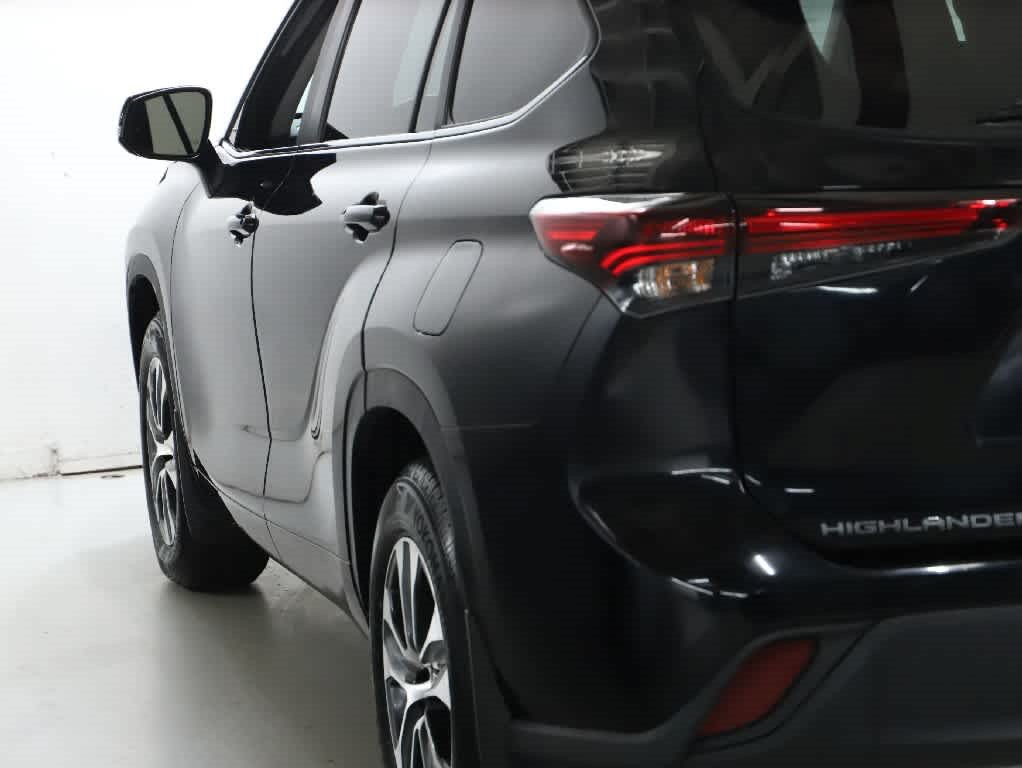 Used 2024 Toyota Highlander XLE AWD/4WD image 42
