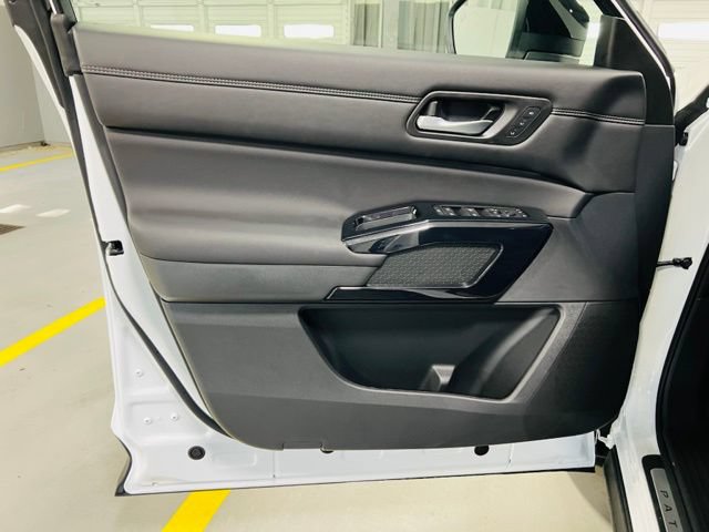 New 2026 Nissan Pathfinder Platinum FWD image 26