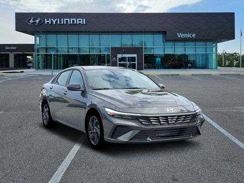 New 2026 Hyundai Elantra SEL Sport FWD image 30