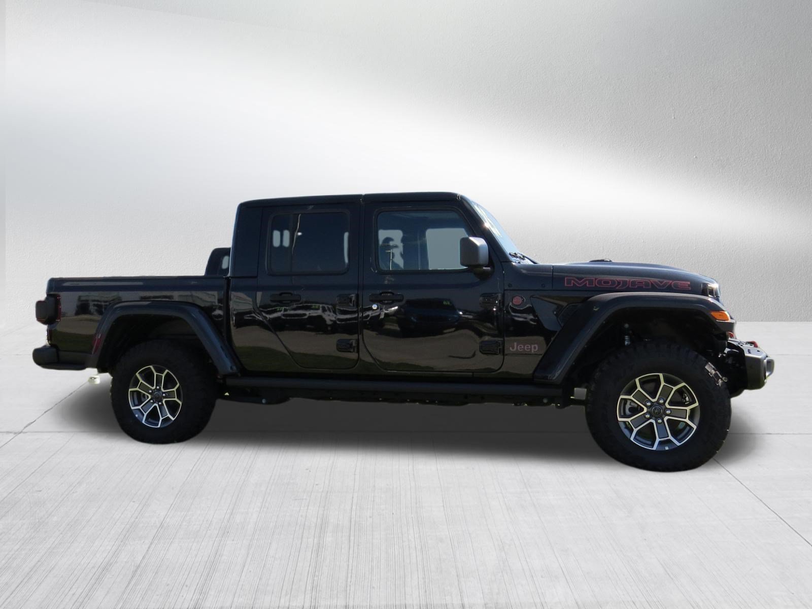 Used 2025 Jeep Gladiator Mojave AWD/4WD image 2