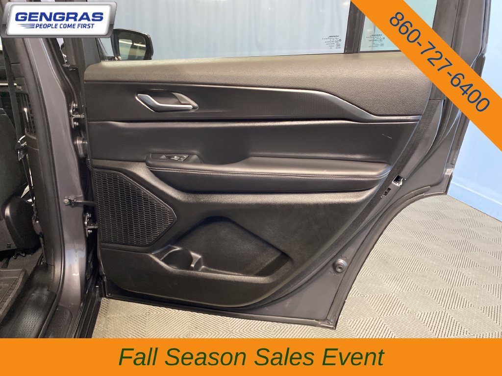 Used 2023 Jeep Grand Cherokee L Altitude AWD/4WD image 43