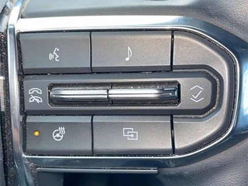 Used 2024 GMC Acadia Elevation image 12