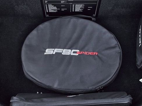 Used 2024 Ferrari SF90 Spider image 21