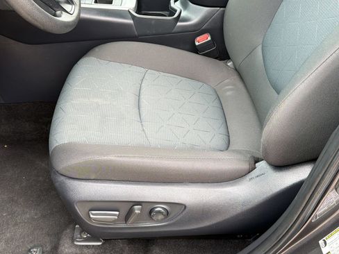 Used 2025 Toyota RAV4 XLE AWD/4WD image 15