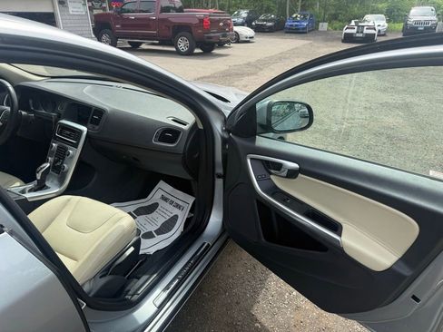 Used 2017 Volvo S60 T5 Dynamic FWD image 23