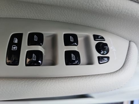 Used 2022 Volvo XC90 T6 Momentum w/ Climate Package image 28