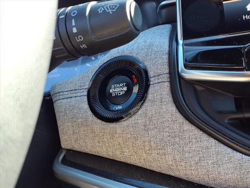 Used 2024 Jeep Compass Latitude image 16