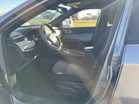 Used 2023 Jeep Compass Sport image 7