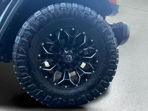 Used 2024 Jeep Gladiator Sport image 17