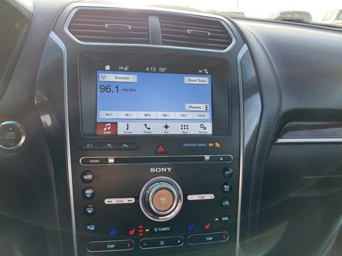 Used 2017 Ford Explorer Platinum image 37