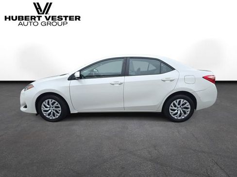 Used 2018 Toyota Corolla LE FWD image 1