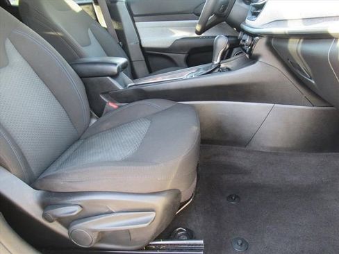 Used 2023 Jeep Compass Sport image 9