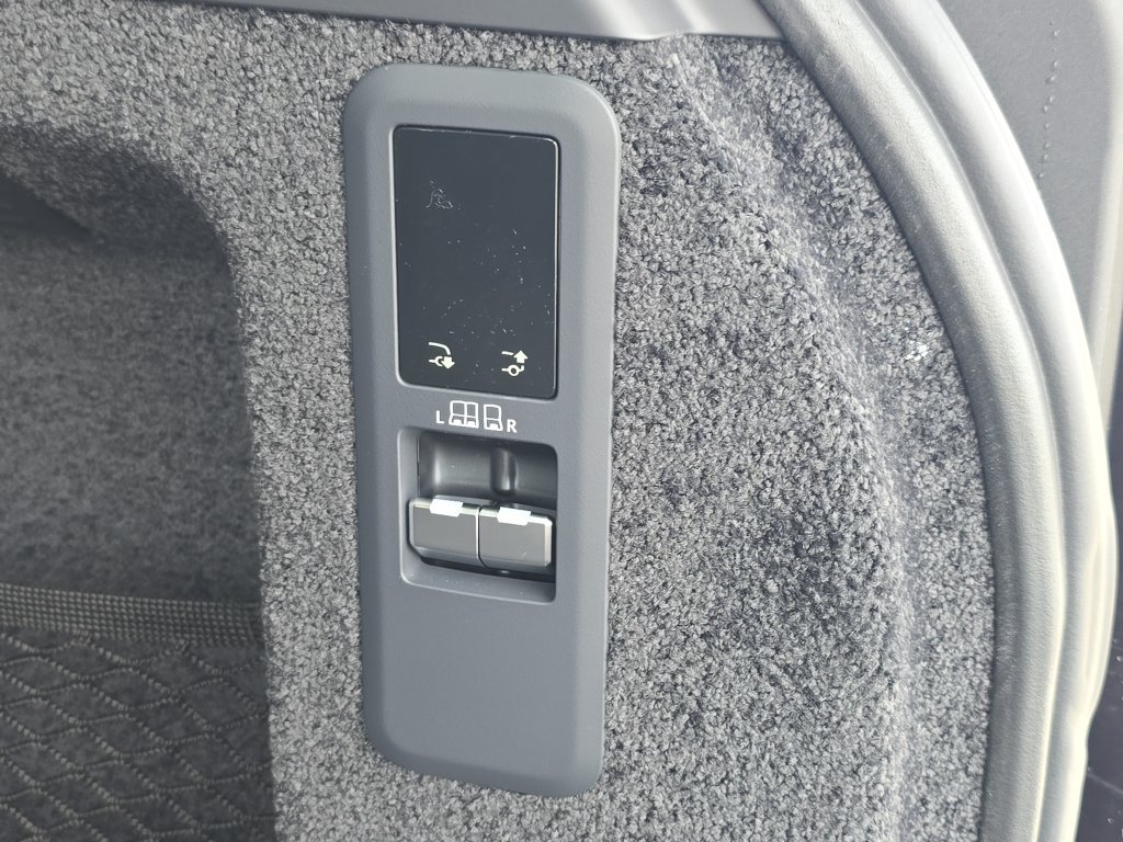 New 2025 Land Rover Range Rover SE AWD/4WD image 14