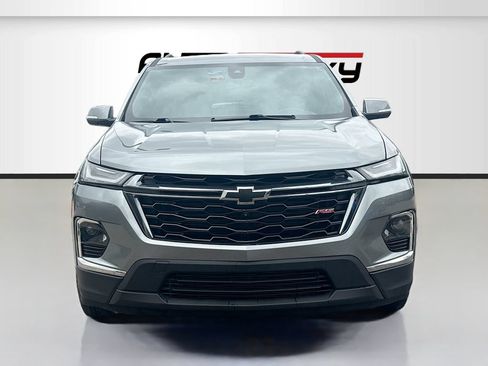 Used 2023 Chevrolet Traverse RS FWD image 2