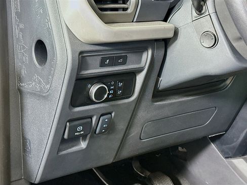 Used 2024 Ford Expedition Max XLT image 17