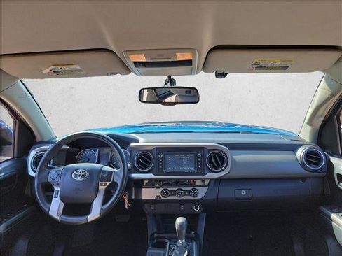 Used 2017 Toyota Tacoma SR5 w/ Tow Package RWD image 12