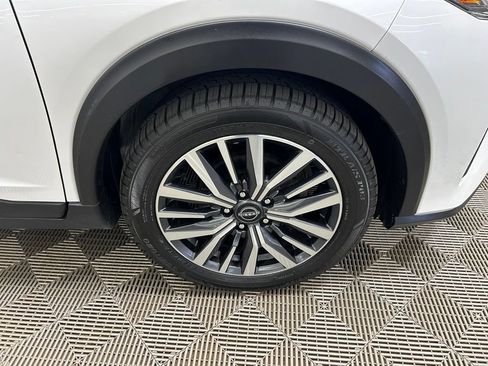 Used 2022 Nissan Kicks SV FWD image 2