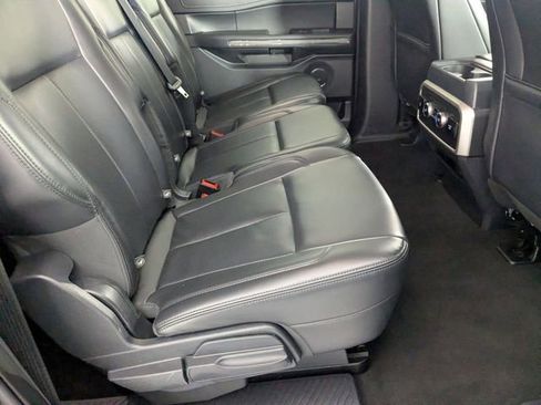 Used 2024 Ford Expedition Max XLT image 33