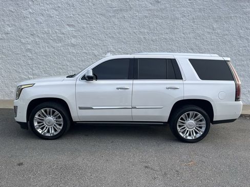 Used 2019 Cadillac Escalade Platinum image 3