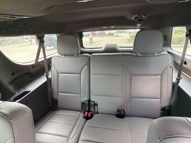 Used 2023 GMC Yukon XL SLT w/ SLT Premium Package RWD image 12
