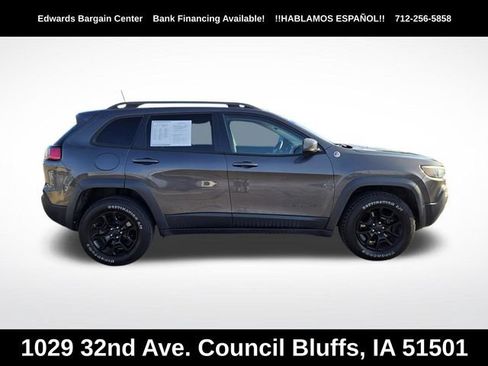 Used 2019 Jeep Cherokee Trailhawk w/ Cold Weather Group AWD/4WD image 2