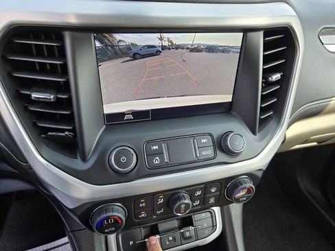 Used 2023 GMC Acadia SLT image 15