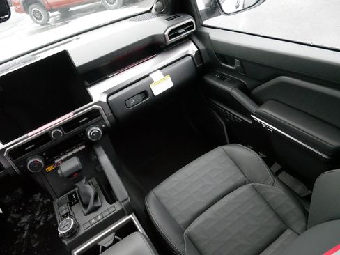 Certified 2025 Toyota 4Runner TRD Off-Road Premium image 11