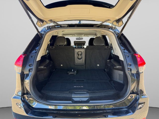 Used 2018 Nissan Rogue SV w/ Premium Package FWD image 19