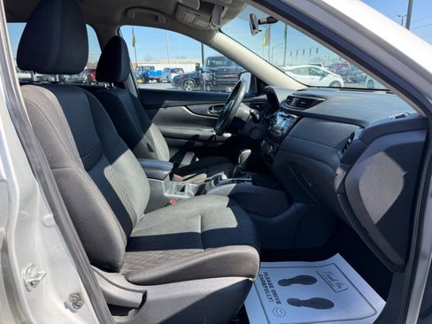 Used 2017 Nissan Rogue SV image 21