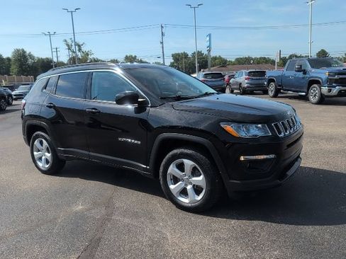Used 2018 Jeep Compass Latitude w/ Cold Weather Group AWD/4WD image 10