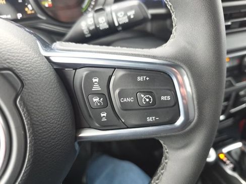Used 2025 Jeep Wrangler Unlimited Sahara w/ Safety Group AWD/4WD image 24