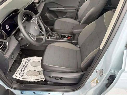 New 2026 Volkswagen Taos SE image 5