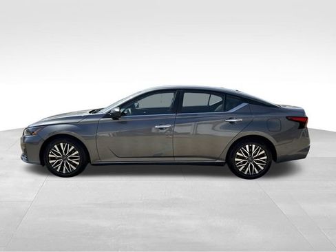 Used 2025 Nissan Altima 2.5 SV image 6