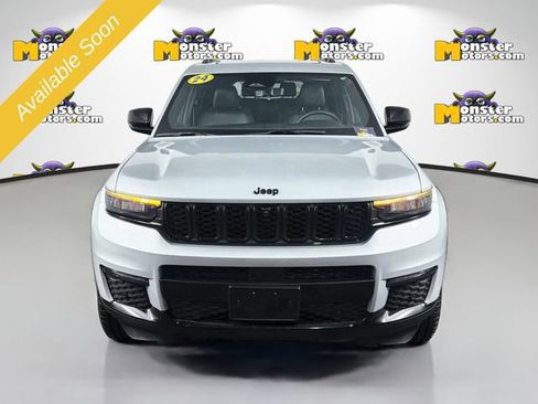Used 2024 Jeep Grand Cherokee L Limited w/ Luxury Tech Group II AWD/4WD image 2
